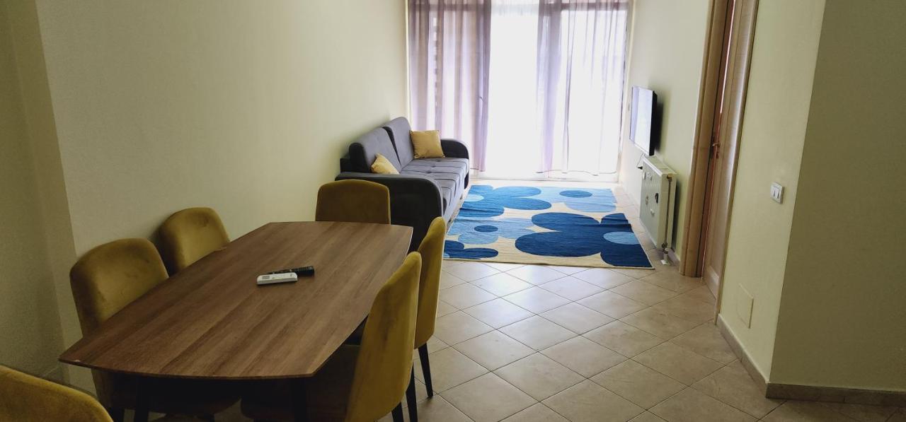 Pleasant Apartment With Free Dedicated Parking In Komuna E Parisit Tiranë Eksteriør bilde