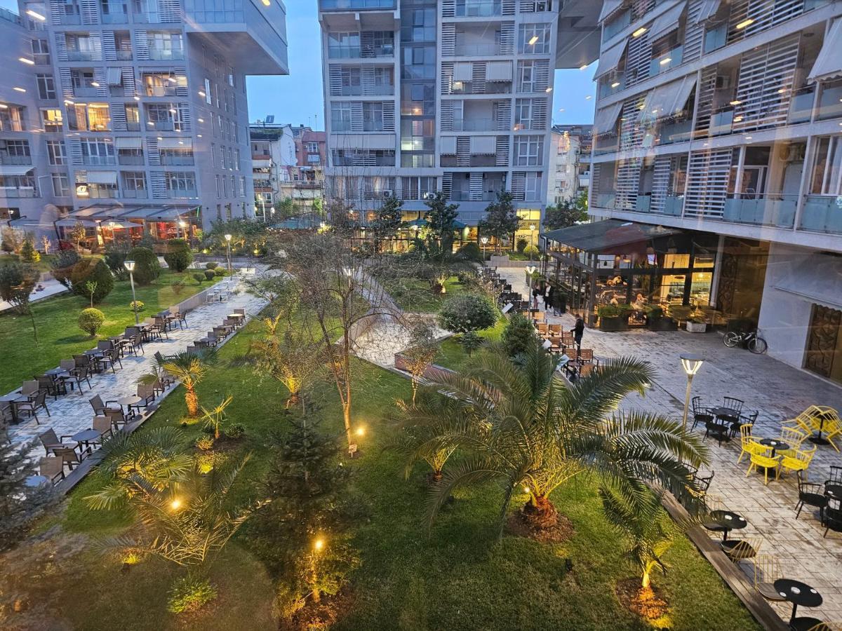 Pleasant Apartment With Free Dedicated Parking In Komuna E Parisit Tiranë Eksteriør bilde