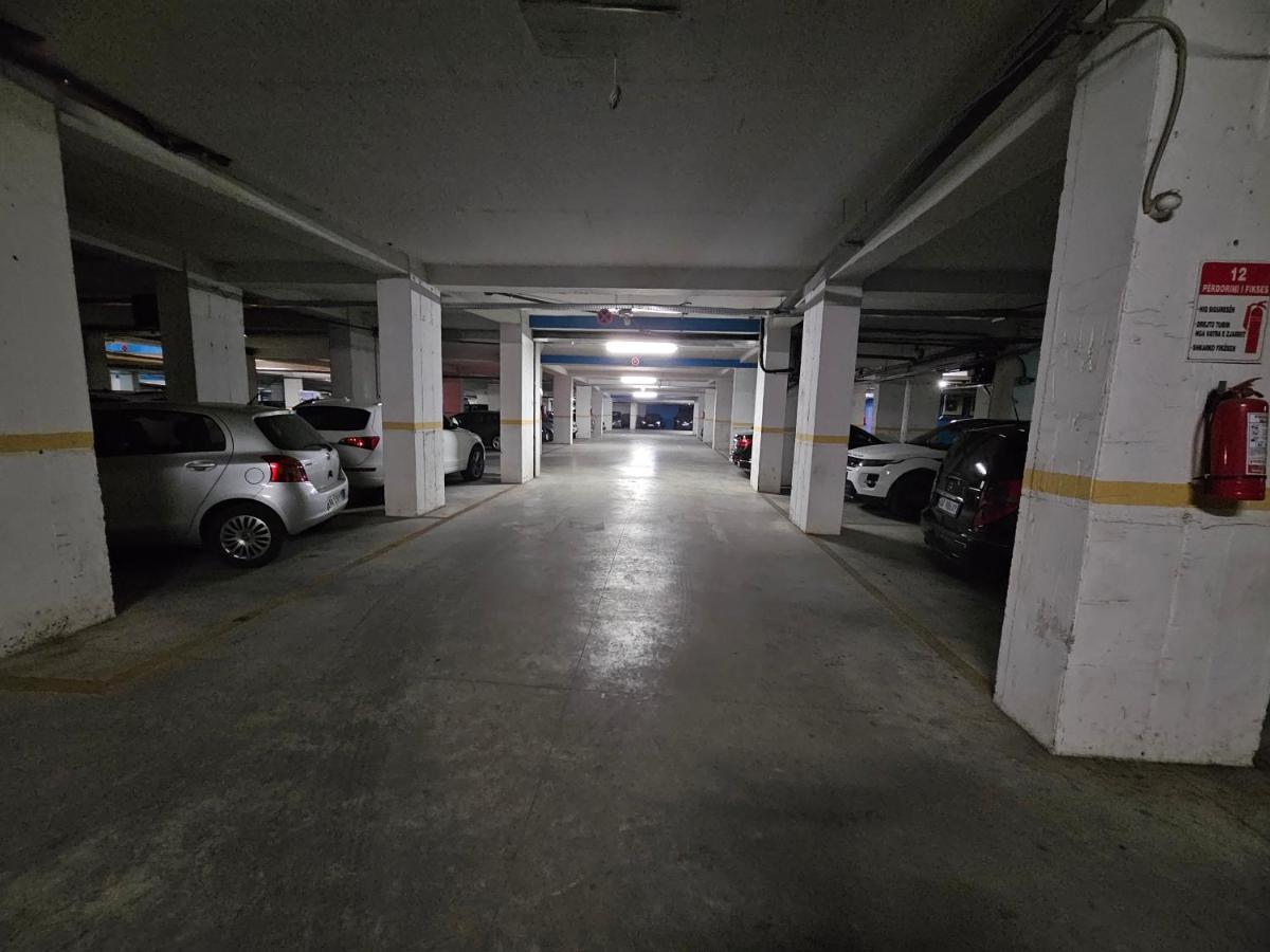 Pleasant Apartment With Free Dedicated Parking In Komuna E Parisit Tiranë Eksteriør bilde