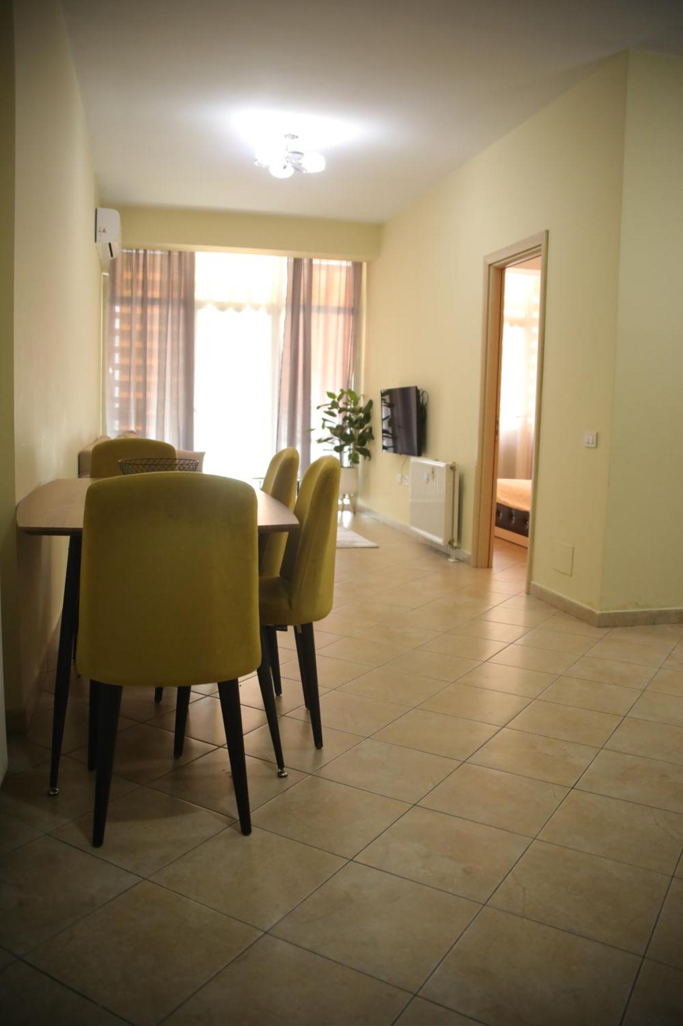 Pleasant Apartment With Free Dedicated Parking In Komuna E Parisit Tiranë Eksteriør bilde