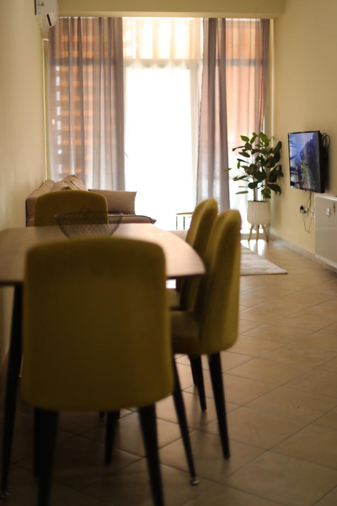 Pleasant Apartment With Free Dedicated Parking In Komuna E Parisit Tiranë Eksteriør bilde