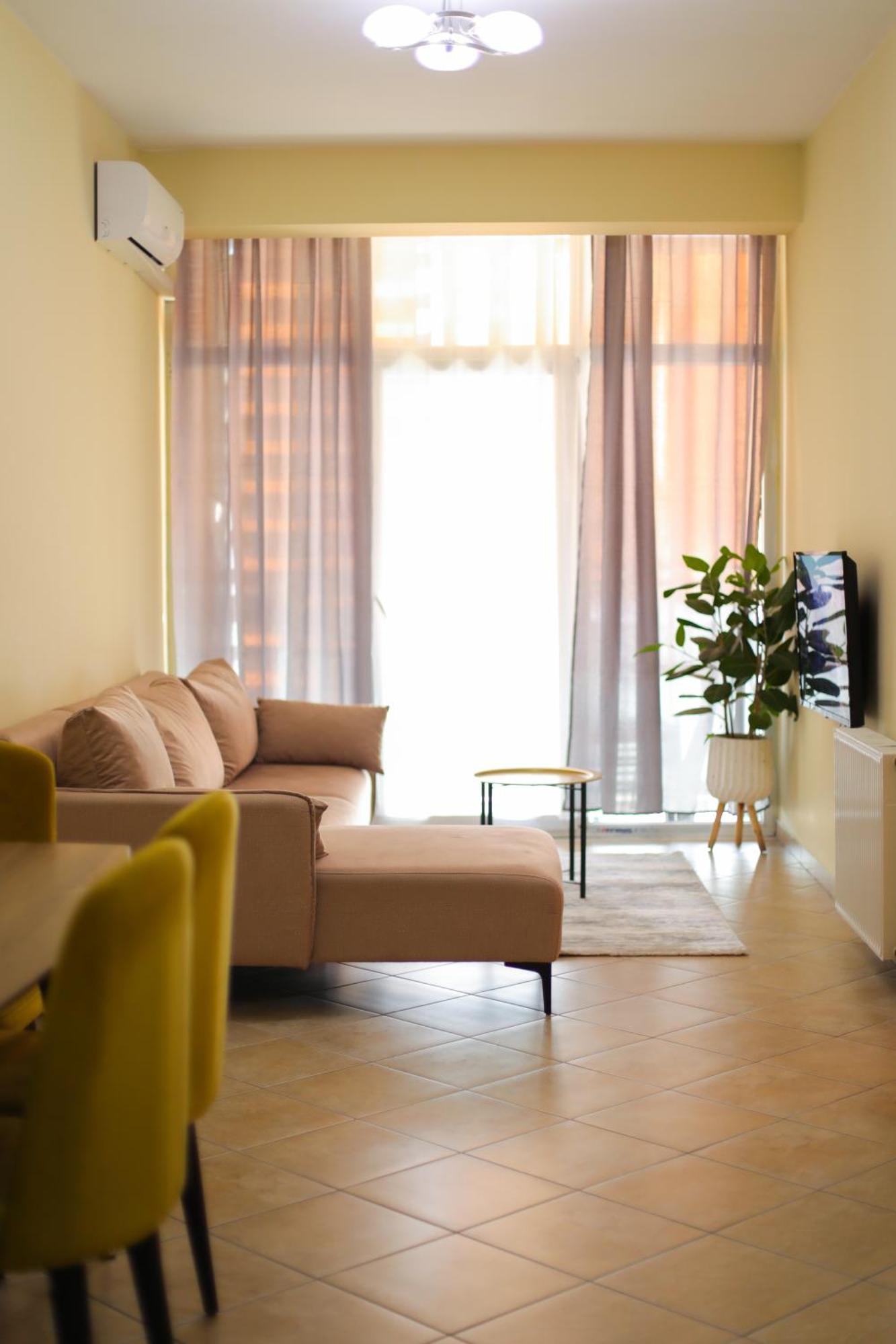 Pleasant Apartment With Free Dedicated Parking In Komuna E Parisit Tiranë Eksteriør bilde