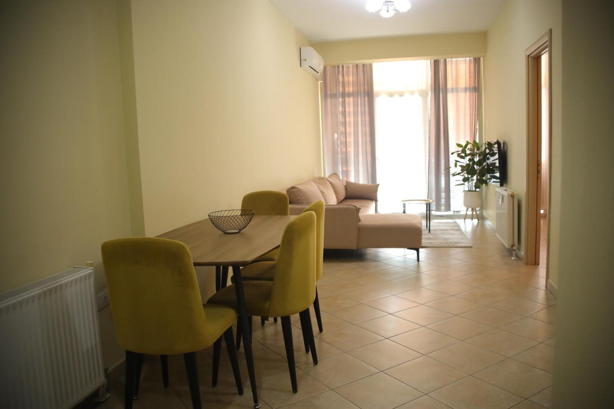 Pleasant Apartment With Free Dedicated Parking In Komuna E Parisit Tiranë Eksteriør bilde