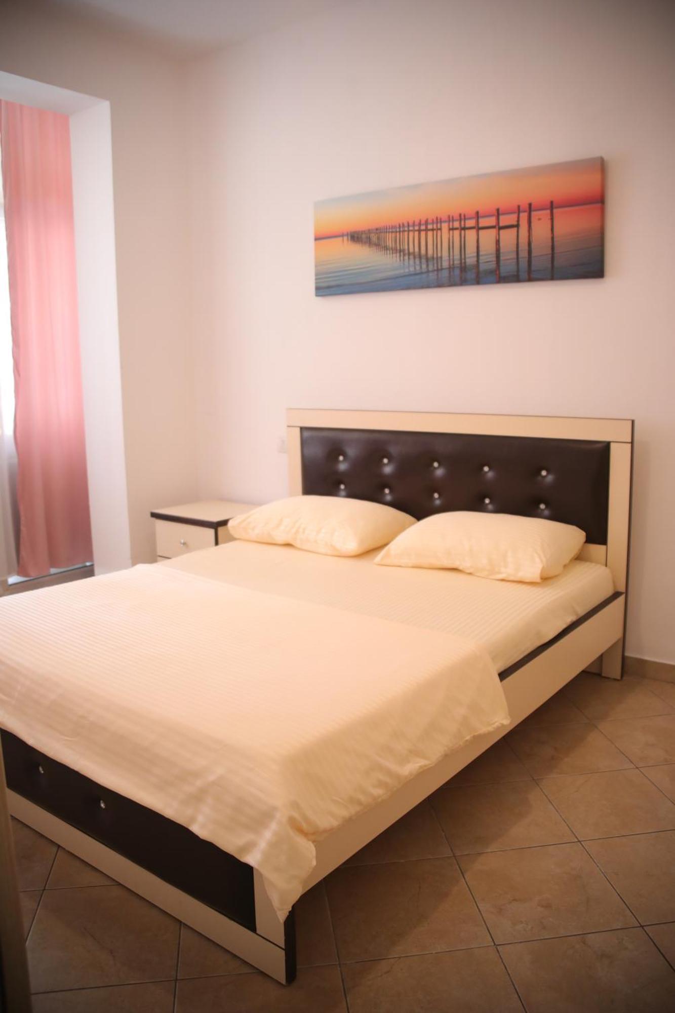 Pleasant Apartment With Free Dedicated Parking In Komuna E Parisit Tiranë Eksteriør bilde