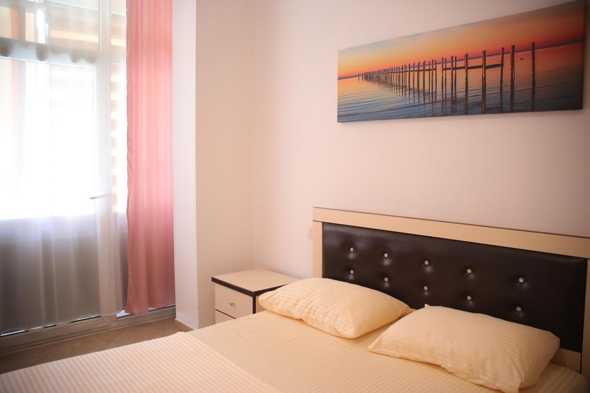 Pleasant Apartment With Free Dedicated Parking In Komuna E Parisit Tiranë Eksteriør bilde